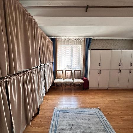 Hostel 4U Бішкек Екстер'єр фото