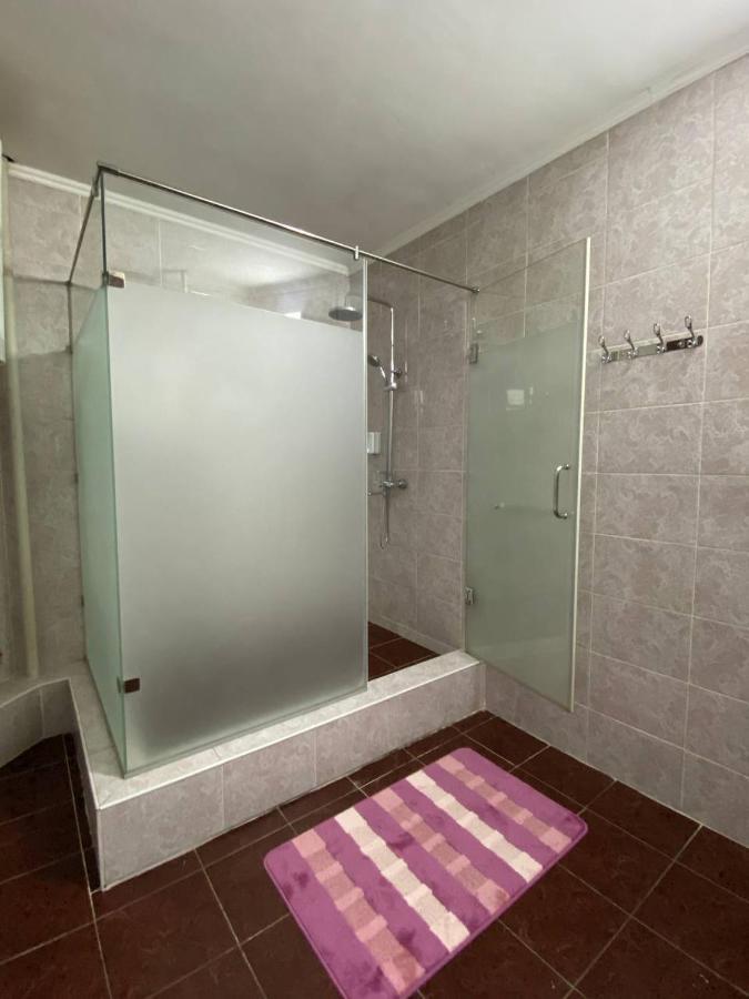 Hostel 4U Бішкек Екстер'єр фото