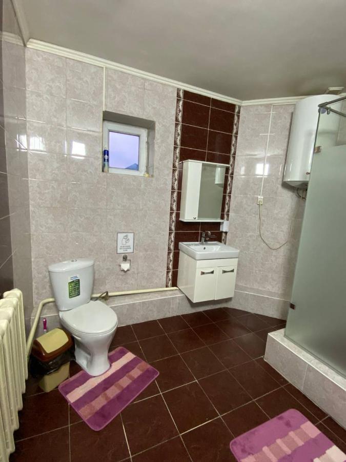 Hostel 4U Бішкек Екстер'єр фото