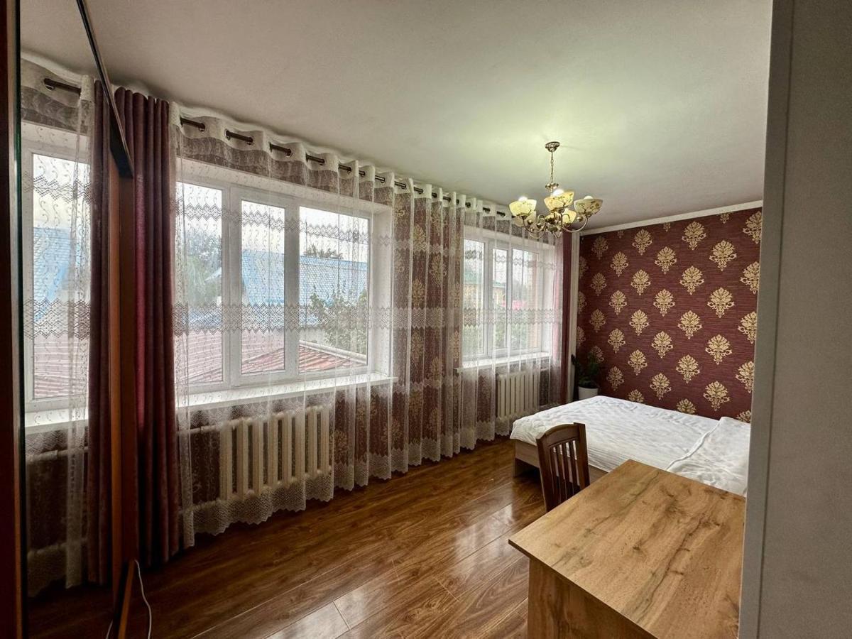 Hostel 4U Бішкек Екстер'єр фото