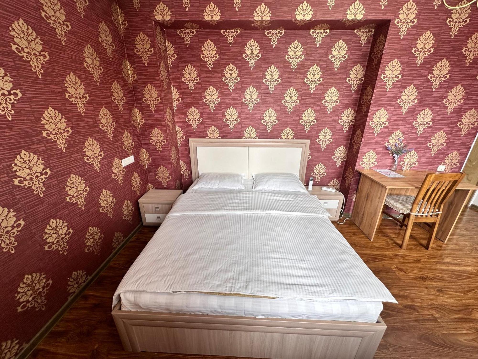 Hostel 4U Бішкек Екстер'єр фото